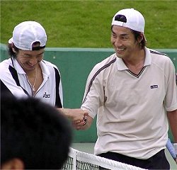 �ȂɁA�b��������H